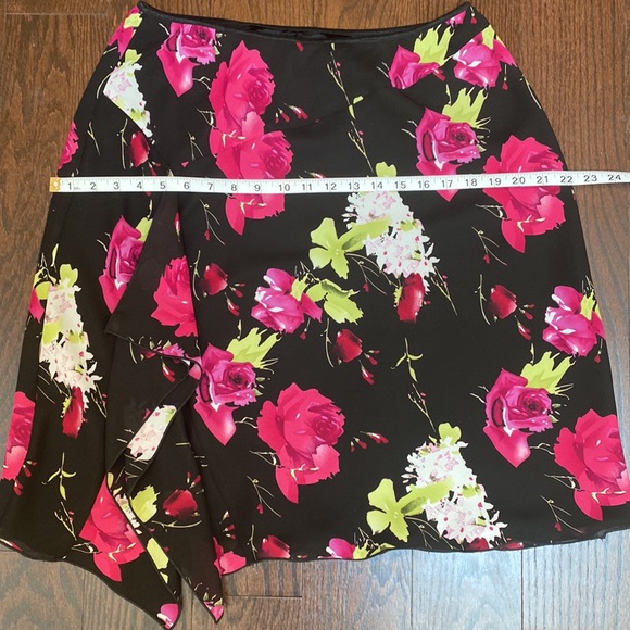 Perfect Vacation Skirt! Louben Feminine floral skirt - Picture 6 of 7
